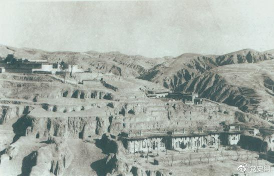 1947年12月25日至28日，中共中央在陜北米脂楊家溝召開擴(kuò)大會(huì)議（十二月會(huì)議）。圖為會(huì)議會(huì)址。